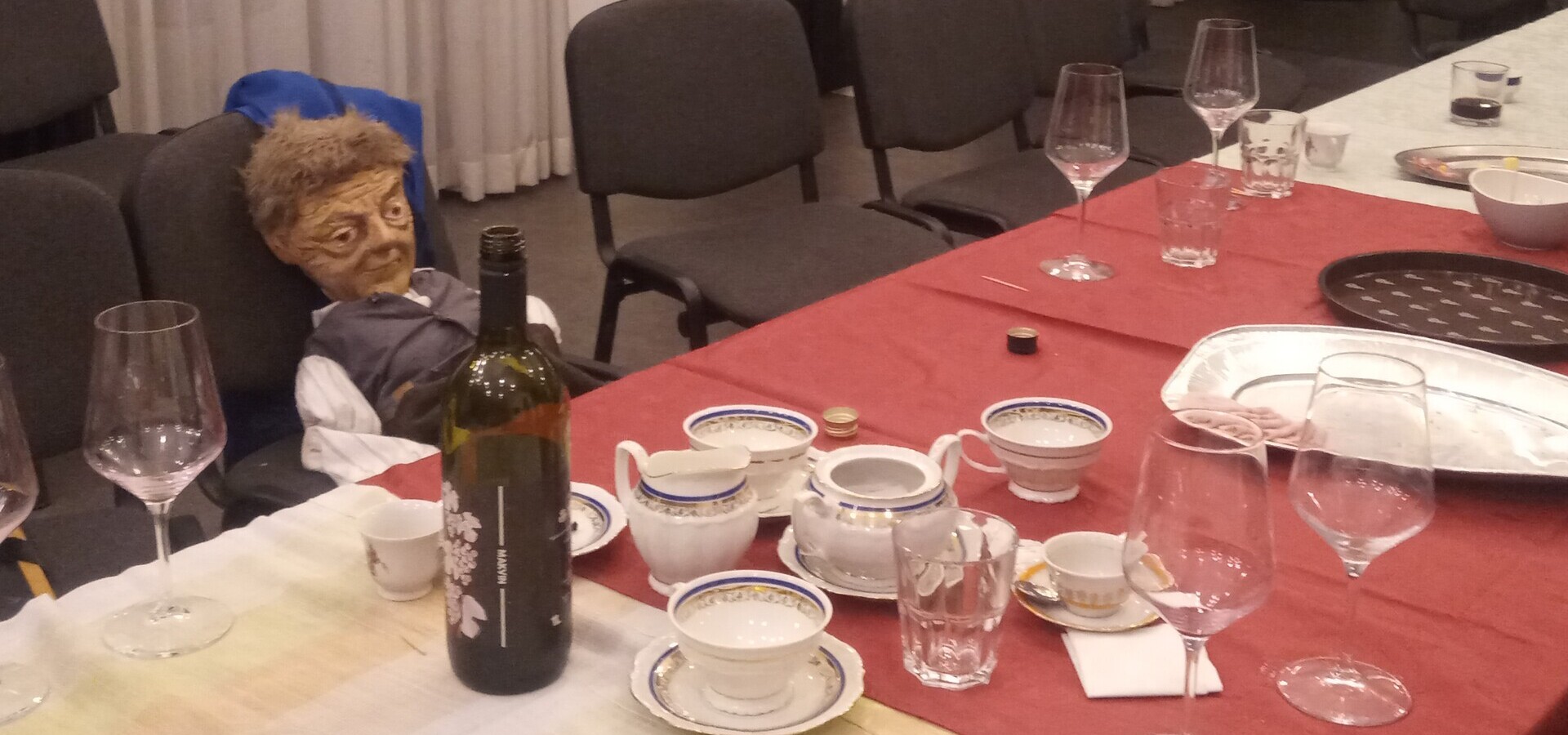 Recenzija predstave Kdo je okužil dedka?