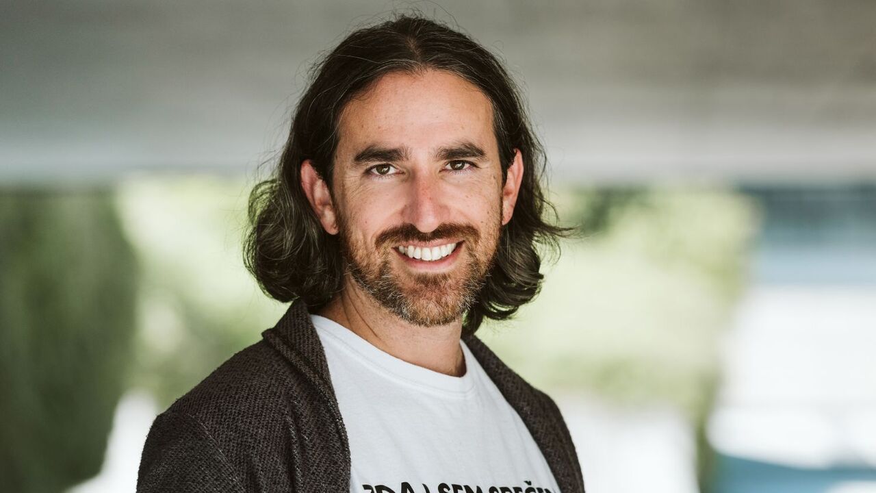 Pubkviz z dr. Noahom Charneyjem: Predstavitev knjige Slovenoljub