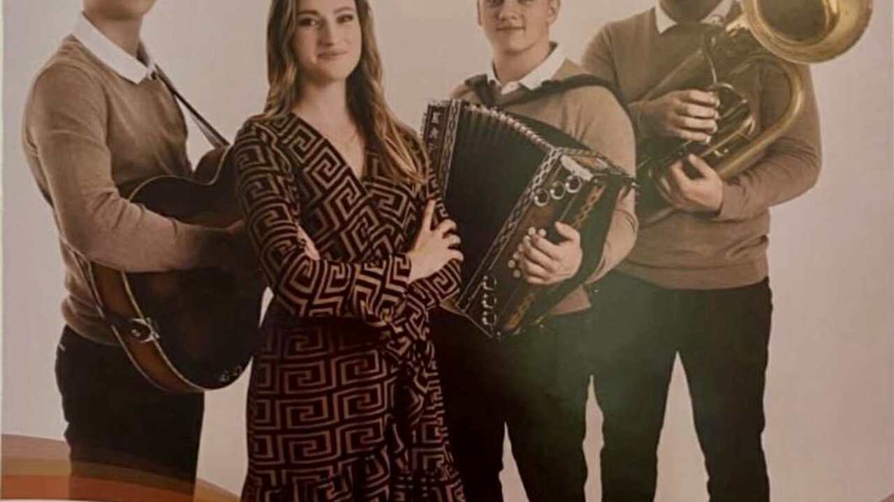 Koncert ANSAMBEL ŠTOS z glasbenimi gosti