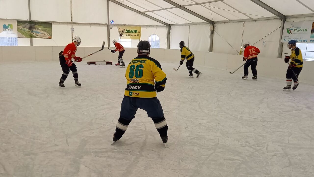 Hokejski turnir v termah snovik